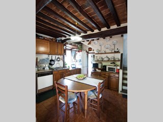 Casa di corte in Vendita a Calci, 495'000€, 420 m²