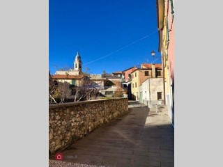 Appartamento in Vendita a Ne, zona Ne Castello, 65'000€, 130 m²