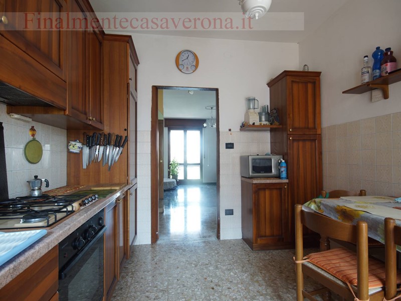 Appartamento in Vendita a Verona, zona Borgo Roma, 210'000€, 155 m², arredato