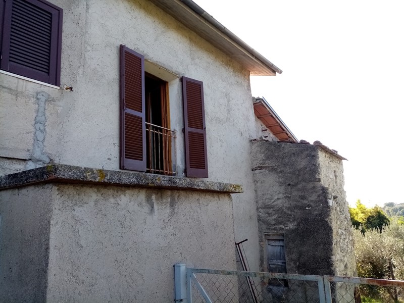 Casa Semi Indipendente in Vendita a Labro, 60'000&euro;, 225 m²