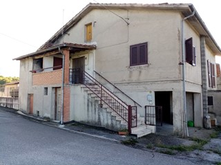 Casa Semi Indipendente in Vendita a Labro, 60'000&euro;, 225 m²