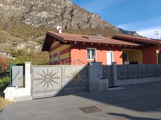 Villa in Vendita a Susa, zona frazione San Giuliano, 498'000€, 280 m²