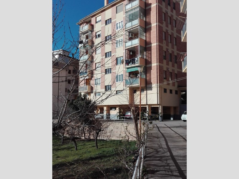 Appartamento in Vendita a Chieti, zona Via A e A. Grifone 19, 89'000€, 105 m²