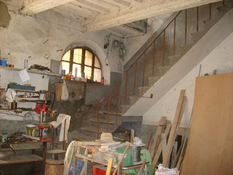 Casa Semi Indipendente in Vendita a Buti, 45'000€, 200 m²