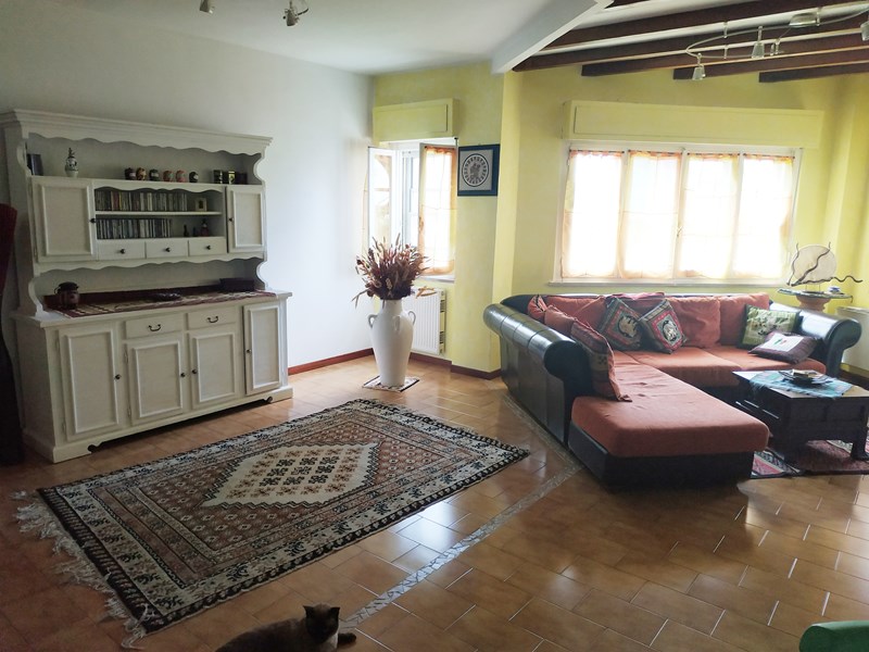 Quadrilocale in Vendita a Latina, zona Borgo Faiti, 145'000€, 130 m²