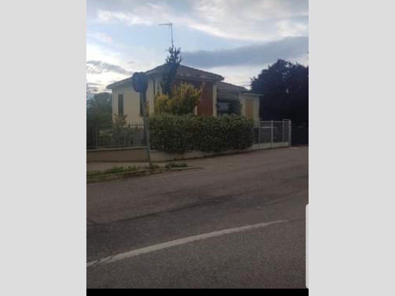 Casa Indipendente in Vendita a Castello d'Argile, 200'000€, 120 m², arredato