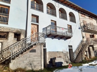 Casa Semi Indipendente in Vendita a Monno, 89'000€, 320 m²