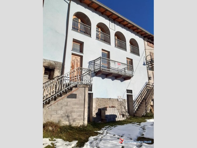 Casa Semi Indipendente in Vendita a Monno, 89'000€, 320 m²