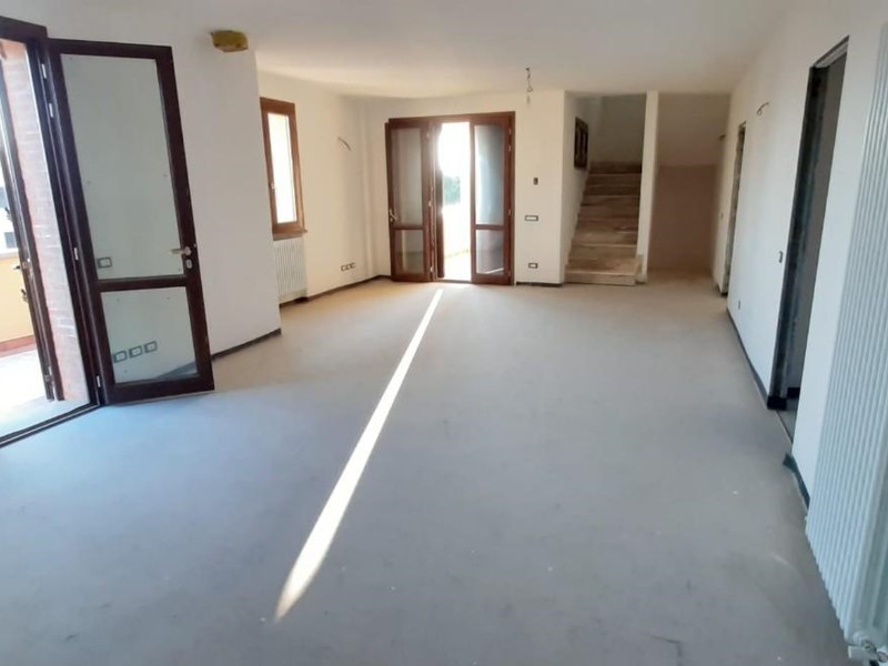 Villa bifamiliare in Vendita a Cecina, 680'000€, 200 m², con Box