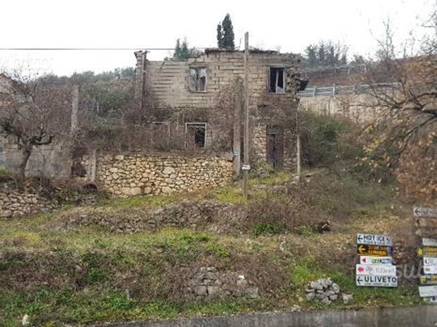 Rustico in Vendita a Frosinone, zona Giglio di Veroli, 28'000€, 150 m²