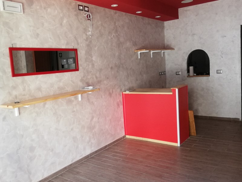 Negozio in Affitto a Villa San Giovanni, 400€, 50 m²