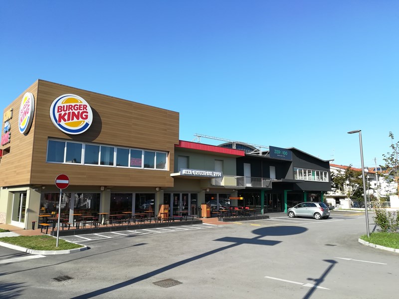 Ufficio in Affitto a Riccione, zona CENTRALE, 30'000€, 270 m²