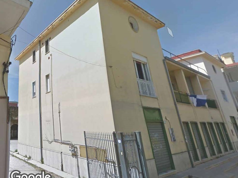 Negozio in Vendita a Camposano, zona Centro storico, 100'000€, 120 m²