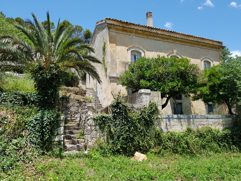 Casa Indipendente in Vendita a Ragusa, 290'000&euro;, 250 m²