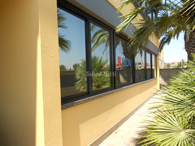 Ufficio in Affitto a Fiumicino, zona Isola Sacra, 1'200€, 70 m²