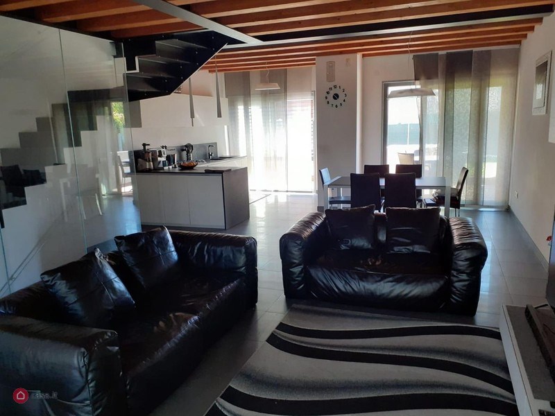 Villetta a schiera in Vendita a Maserada sul Piave, zona Residenziale, 350'000€, 205 m², arredato