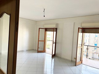 Appartamento in Vendita a Palermo, zona ZONA ERNESTO BASILE, 189'000€, 180 m²