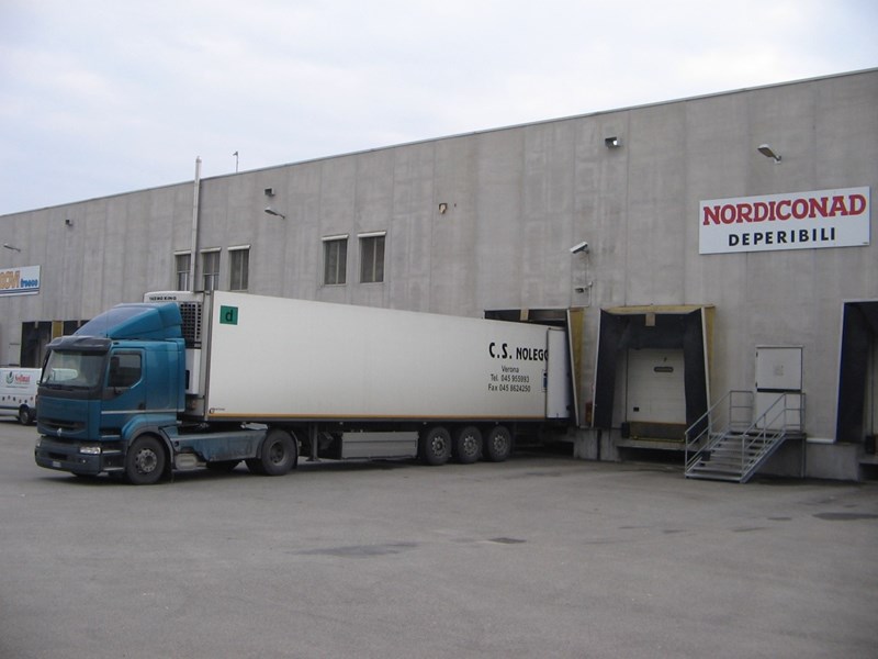 Capannone in Affitto a Vercelli, zona aiva, 16'000€, 6000 m²