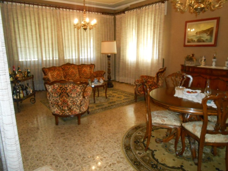 Casa Indipendente in Vendita a Lucca, zona farneta, 320'000€, 130 m²