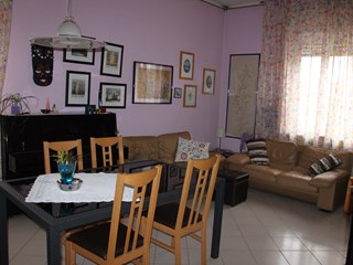 Villa bifamiliare in Vendita a Vigevano, zona semicentro, 220'000€, 300 m²