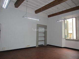 Ufficio in Affitto a San Giovanni Valdarno, zona Centro, 1'500€, 190 m²