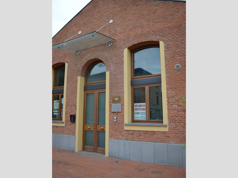 Ufficio in Affitto a Massa e Cozzile, zona Margine Coperta, 575€, 72 m²