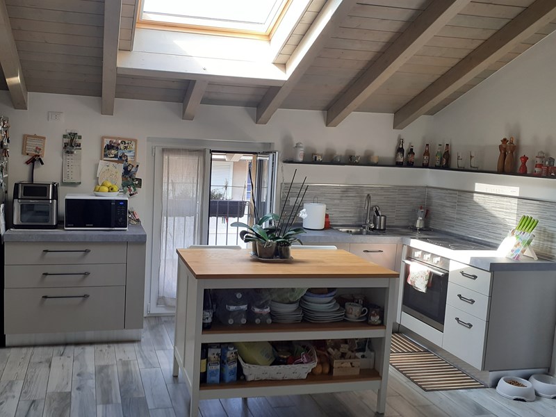 Attico in Affitto a Gavirate, zona centro, 500&euro;, 50 m²