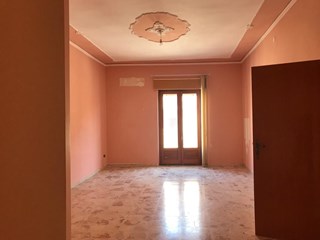 Trilocale in Vendita a Riesi, zona Viale Umbria, 26, 70'000€, 95 m²