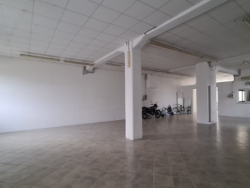 Immobile commerciale in Affitto a Novara, 1'100€, 206 m²
