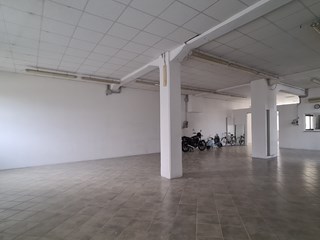 Immobile commerciale in Affitto a Novara, 1'100€, 206 m²