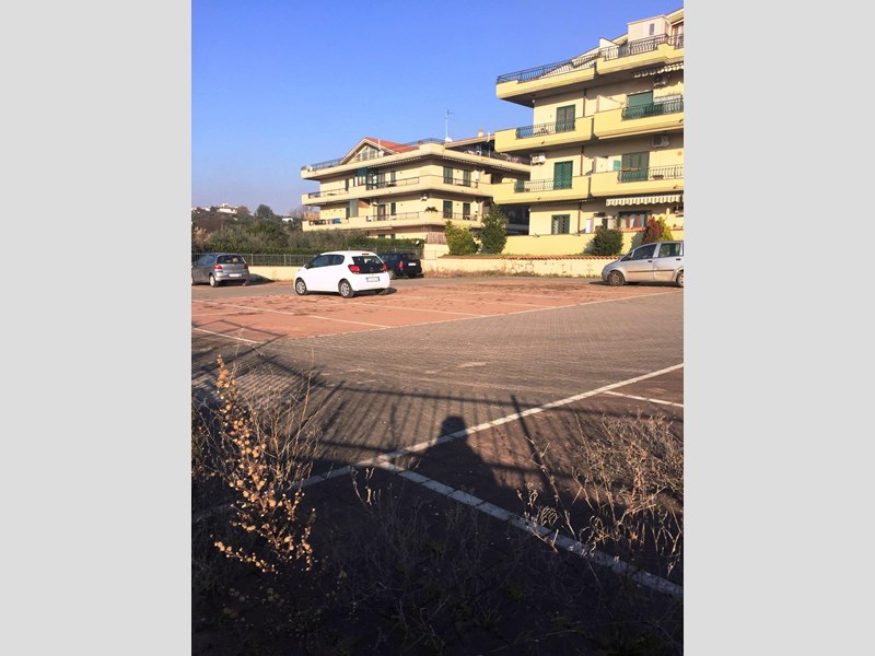 Trilocale in Vendita a Castel Gandolfo, zona Pavona laghetto, 135'000€, 65 m²