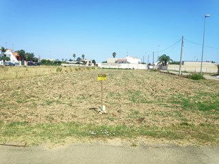 Terreno edificabile in Vendita a Leverano, zona Via Salvo D'Acquisto 1, 130'000€, 1400 m²