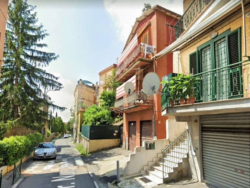 Casa Indipendente in Vendita a Ariccia, zona centro storico, 160'000€, 86 m², con Box