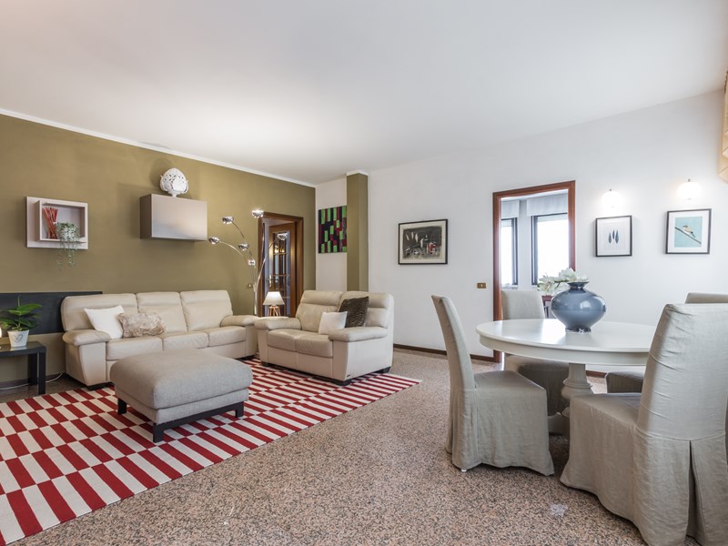 Appartamento in Vendita a Parma, zona crocetta, 190'000€, 136 m², arredato