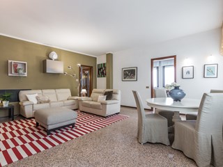 Appartamento in Vendita a Parma, zona crocetta, 190'000€, 136 m², arredato