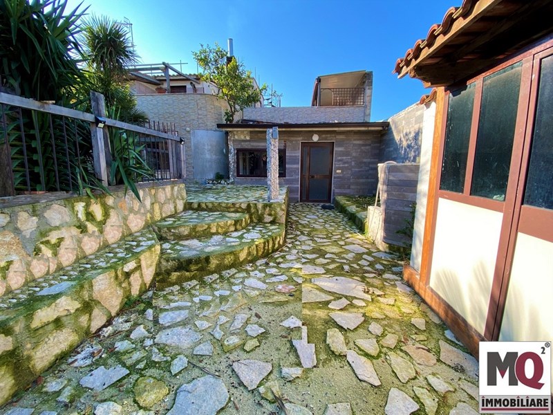 Magazzino in Vendita a Mondragone, zona Levagnole, 58'000€, 60 m²