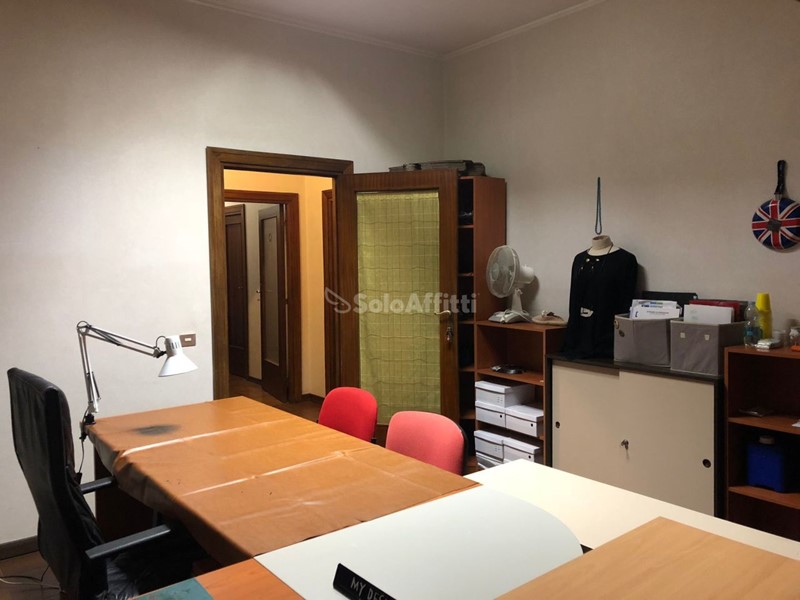 Ufficio in Affitto a Terni, zona Fiori, 250€, 15 m², arredato