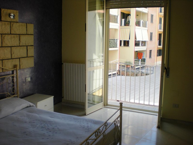 Stanza in Affitto a Santa Maria Capua Vetere, zona Via Palmiro Togliatti , 150€, 137 m², arredato