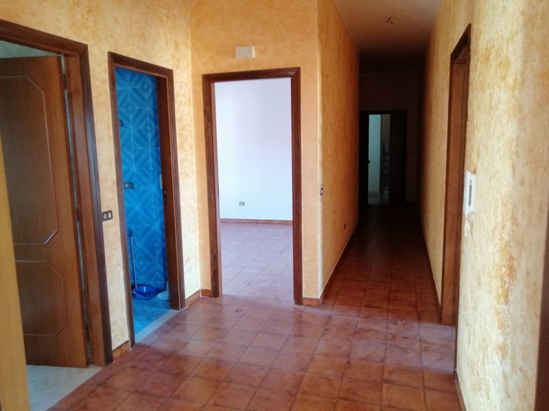 Quadrilocale in Vendita a Canicattini Bagni, 90'000€, 150 m²