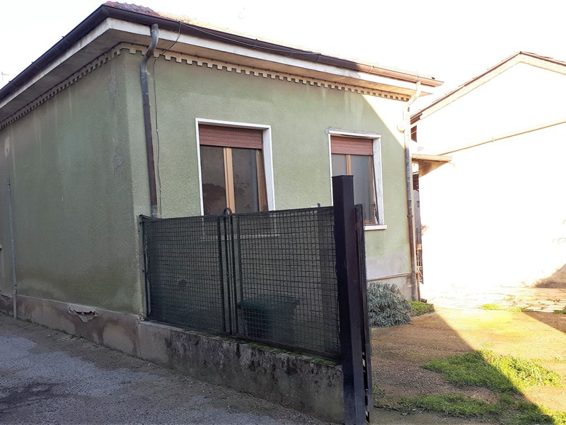 Casa Indipendente in Vendita a Gambolò, zona Remondò, 50'000€, 65 m²
