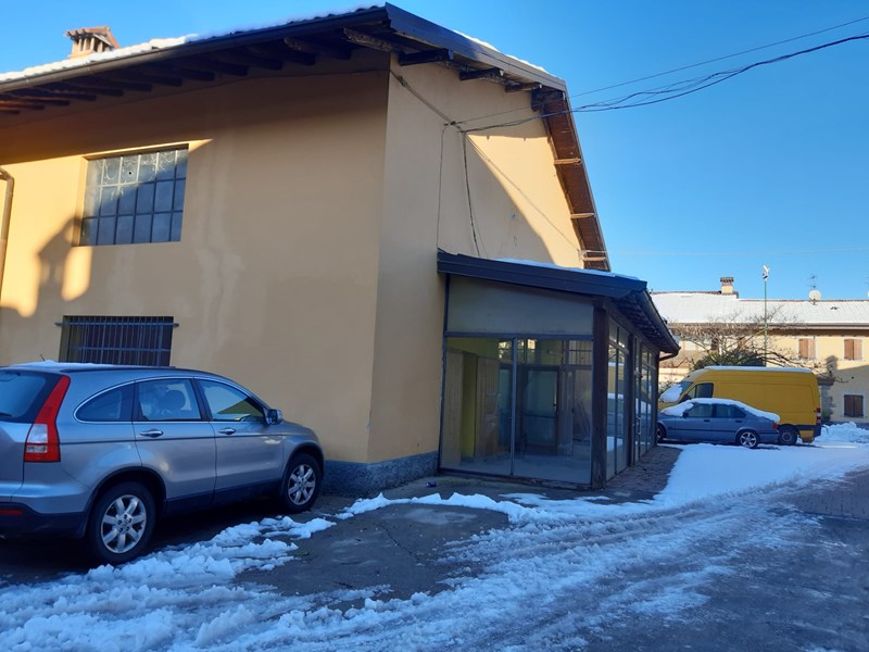 Immobile commerciale in Vendita a Zanica, zona Zanica, 140'000€, 200 m²