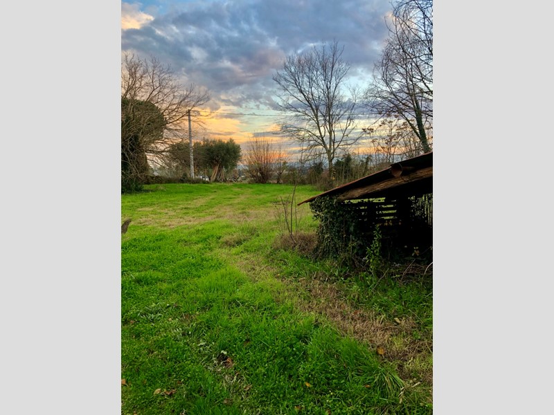 Casa Indipendente in Vendita a Jesi, zona ZONA 6A, 240'000€, 300 m²