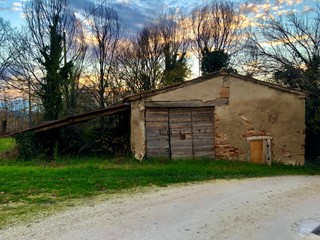 Casa Indipendente in Vendita a Jesi, zona ZONA 6A, 240'000€, 300 m²