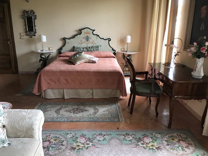 Attività commerciale in Vendita a Bevagna, zona collinare, 2'500'000€, 1700 mq. ca., arredato