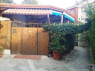 Casa Indipendente in Vendita a Napoli, zona VOMERO, 245'000€, 45 m²