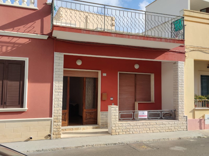 Casa Indipendente in Vendita a Collepasso, zona centro, 65'000€, 150 m²