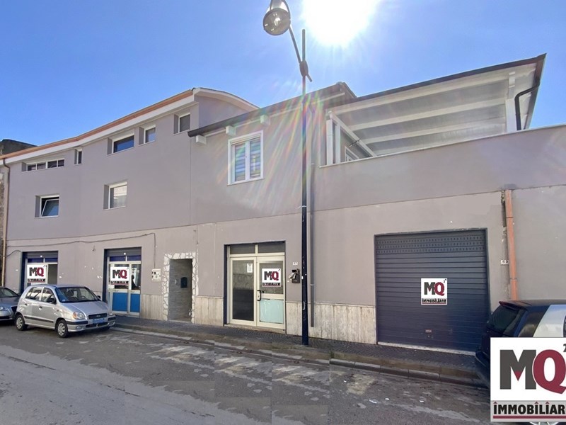 Negozio in Vendita a Mondragone, zona Via Giardini, 85'000€, 155 m²