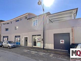 Negozio in Vendita a Mondragone, zona Via Giardini, 85'000€, 155 m²