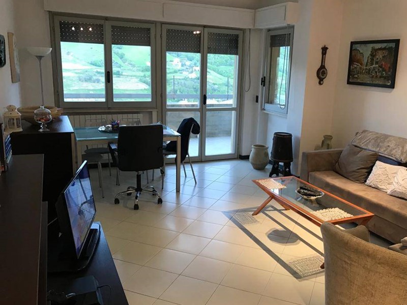 Appartamento in Vendita a Teramo, zona Cona, 110'000€, 110 m²