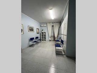 Ufficio in Vendita a San Benedetto del Tronto, 130'000€, 91 m²